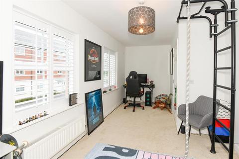 1 Maunders Drive, Staverton, Trowbridge, BA14 8UD