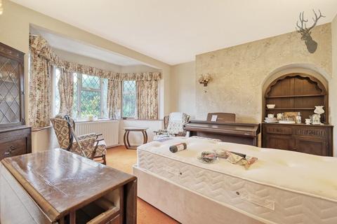 48 Orchard Drive, Theydon Bois, Epping, CM16 7DJ
