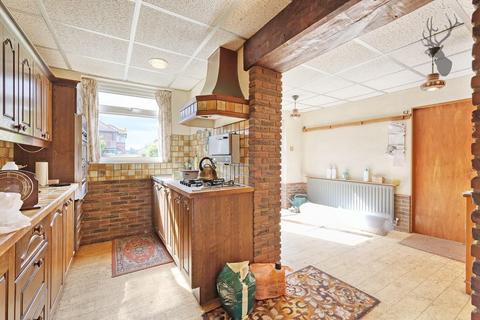 48 Orchard Drive, Theydon Bois, Epping, CM16 7DJ
