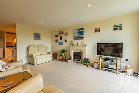 2 bedroom apartment for sale, Hadleigh Road, Frinton-On-Sea