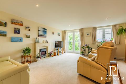 2 bedroom apartment for sale, Hadleigh Road, Frinton-On-Sea