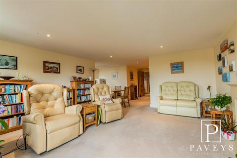 2 bedroom apartment for sale, Hadleigh Road, Frinton-On-Sea