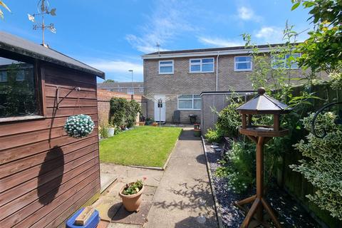 3 bedroom end of terrace house for sale, Amethyst Close, Gorleston