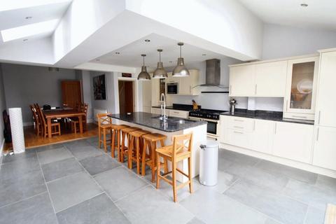 4 bedroom semi-detached house to rent, Dovecote Lane, Beeston, Nottingham, NG9 1HR