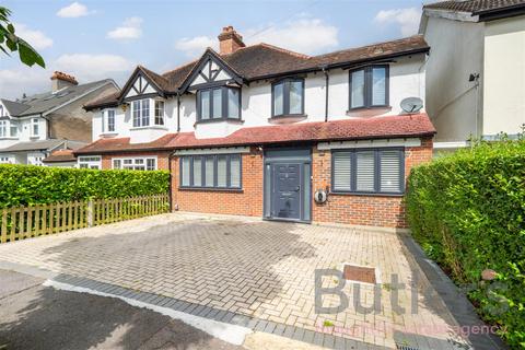 5 bedroom semi-detached house to rent, Green Lane, Purley