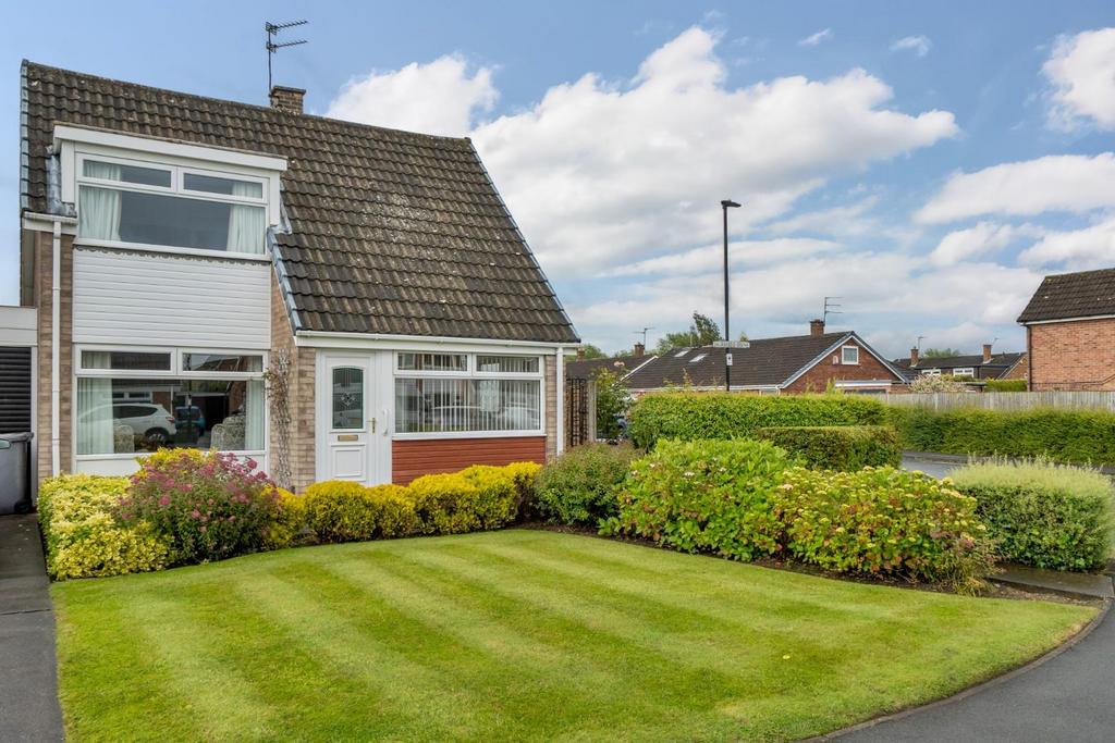 Moorcroft Road, York 3 bed semidetached house for sale £300,000