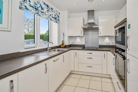 2 bedroom apartment for sale, Moorfield Road, Denham Green