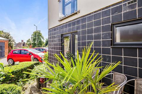 undefined, Moorfield Road, Denham Green