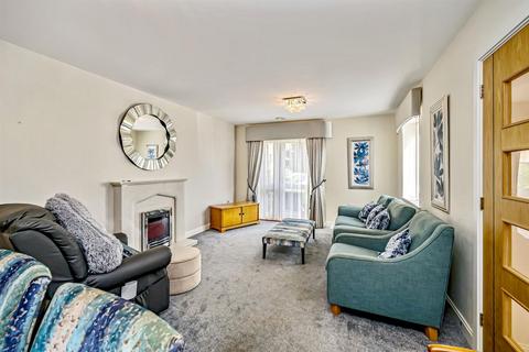 undefined, Moorfield Road, Denham Green