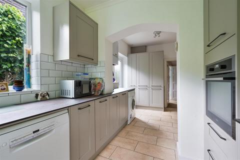 3 bedroom detached house for sale, Hillside, Banstead