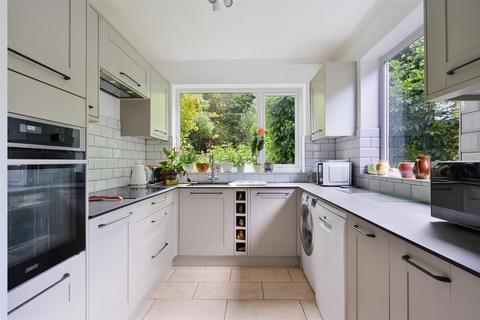 77 Hillside, Banstead, SM7 1EZ