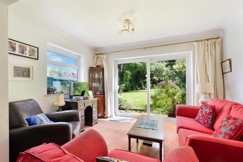 77 Hillside, Banstead, SM7 1EZ