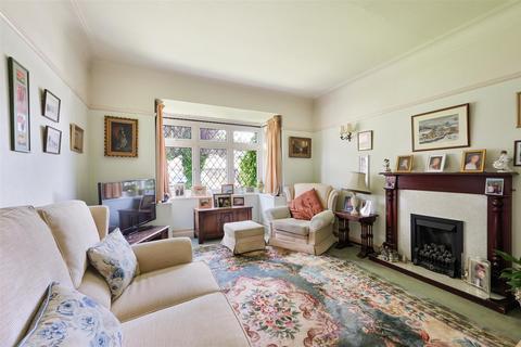 77 Hillside, Banstead, SM7 1EZ