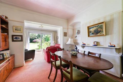 77 Hillside, Banstead, SM7 1EZ