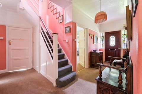 77 Hillside, Banstead, SM7 1EZ