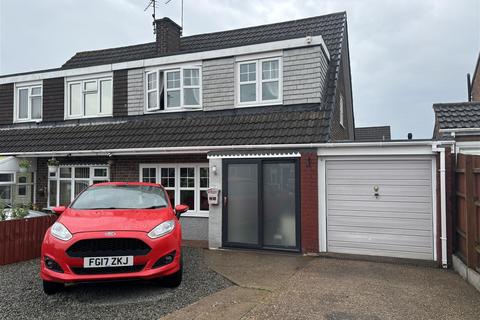 3 bedroom semi-detached house for sale, Chevin Avenue, Leicester