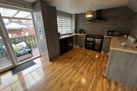 3 bedroom semi-detached house for sale, Chevin Avenue, Leicester