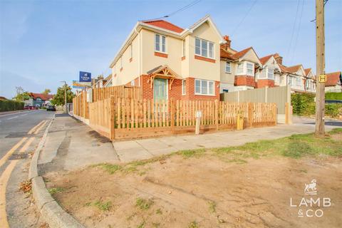 2 bedroom detached house for sale, Fifth Avenue, Frinton-On-Sea CO13