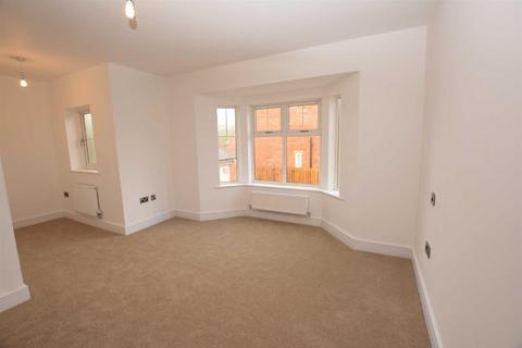 4 bedroom detached house to rent, Grenfell Gardens, Colne
