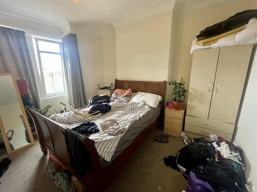 Coatsworth Road 2 bed flat to rent £595 pcm (£137 pw)