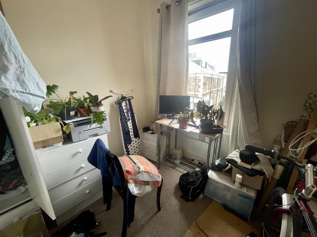 Coatsworth Road 2 bed flat to rent £595 pcm (£137 pw)