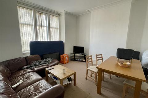 1 bedroom detached house to rent, Crossley Terrace, Room 1