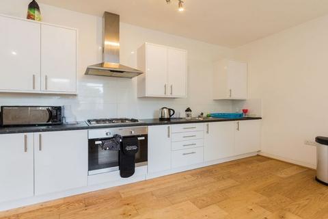 2 bedroom flat to rent, NW1