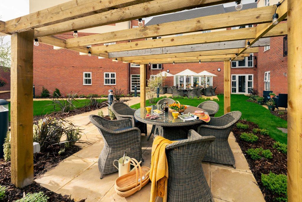 Priory Place, Studley   Communal Patio