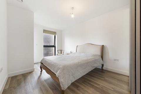 2 bedroom apartment to rent, Osiers Road, SW18