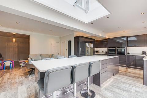 69 Burnt Oak Lane, Sidcup, DA15 9DE