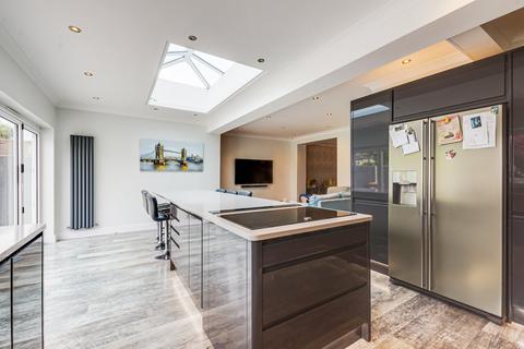 69 Burnt Oak Lane, Sidcup, DA15 9DE