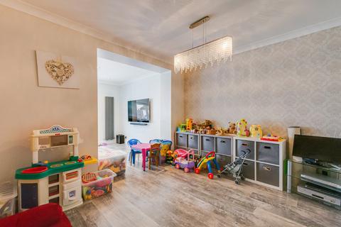 69 Burnt Oak Lane, Sidcup, DA15 9DE