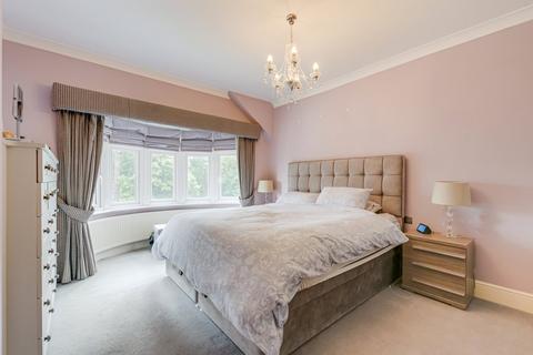 69 Burnt Oak Lane, Sidcup, DA15 9DE