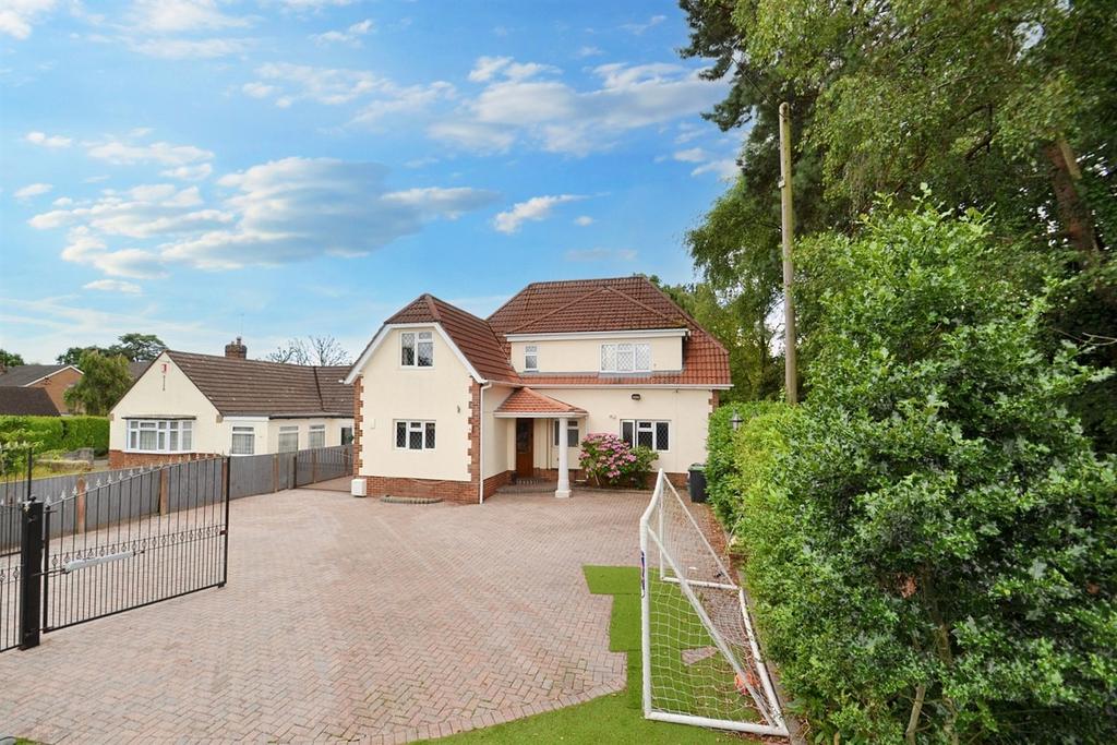 Corfe Mullen 5 bed detached house for sale £850,000