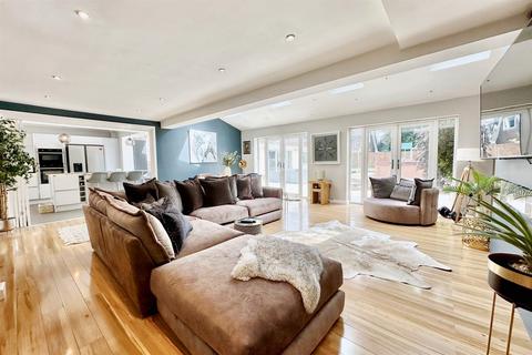 5 bedroom detached house for sale, Corfe Mullen