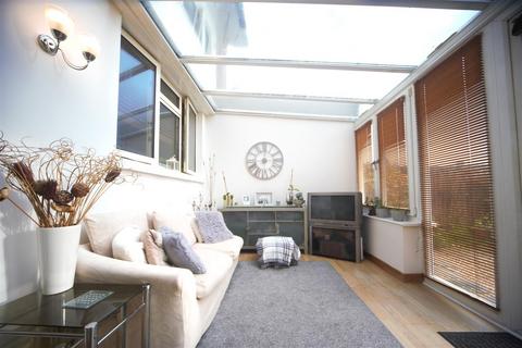 167 Tamar Way, Slough, SL3 8SZ
