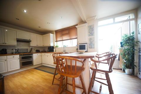 167 Tamar Way, Slough, SL3 8SZ
