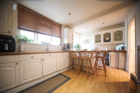 167 Tamar Way, Slough, SL3 8SZ