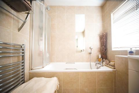 167 Tamar Way, Slough, SL3 8SZ