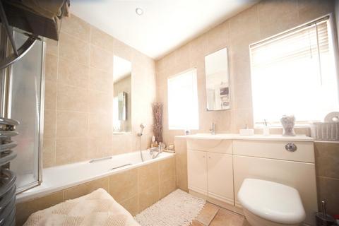 167 Tamar Way, Slough, SL3 8SZ