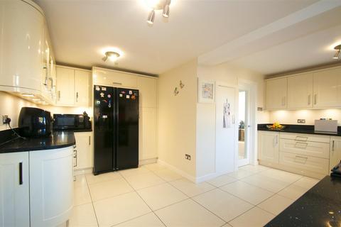62 Talbot Avenue, Slough, SL3 8DE