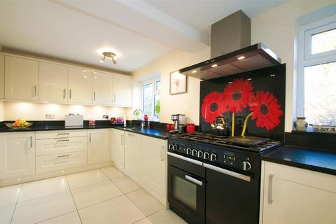 62 Talbot Avenue, Slough, SL3 8DE
