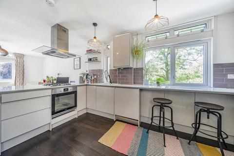 2 bedroom flat for sale, Cedars Road, Clapham