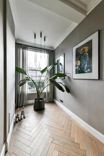 52 Drayton Gardens, London, SW10 9SB