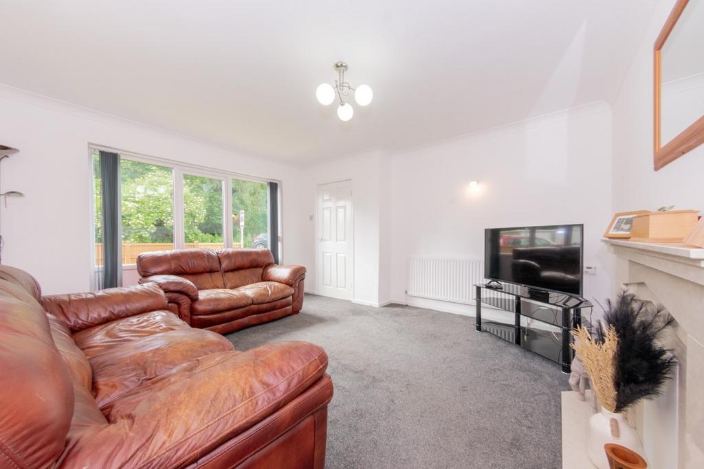 Old Close, Churwell 3 bed end of terrace house for sale £185,000