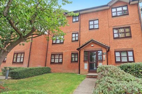 Studio for sale, King Georges Avenue, Watford, WD18