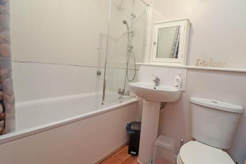 Studio for sale, King Georges Avenue, Watford, WD18