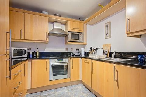 2 bedroom flat to rent, Constable House, Cassilis Road, London E14