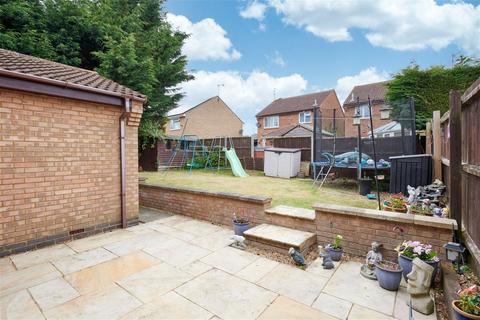 4 bedroom semi-detached house for sale, Swinburne Close, Kettering NN16