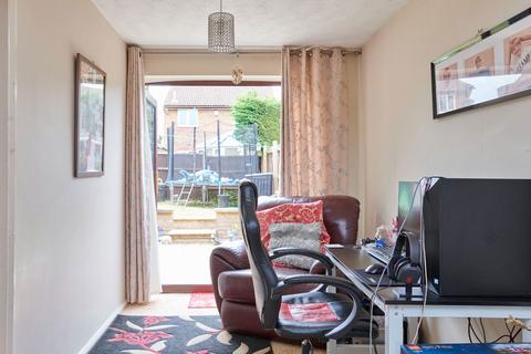 30 Swinburne Close, Kettering, NN16 9BX
